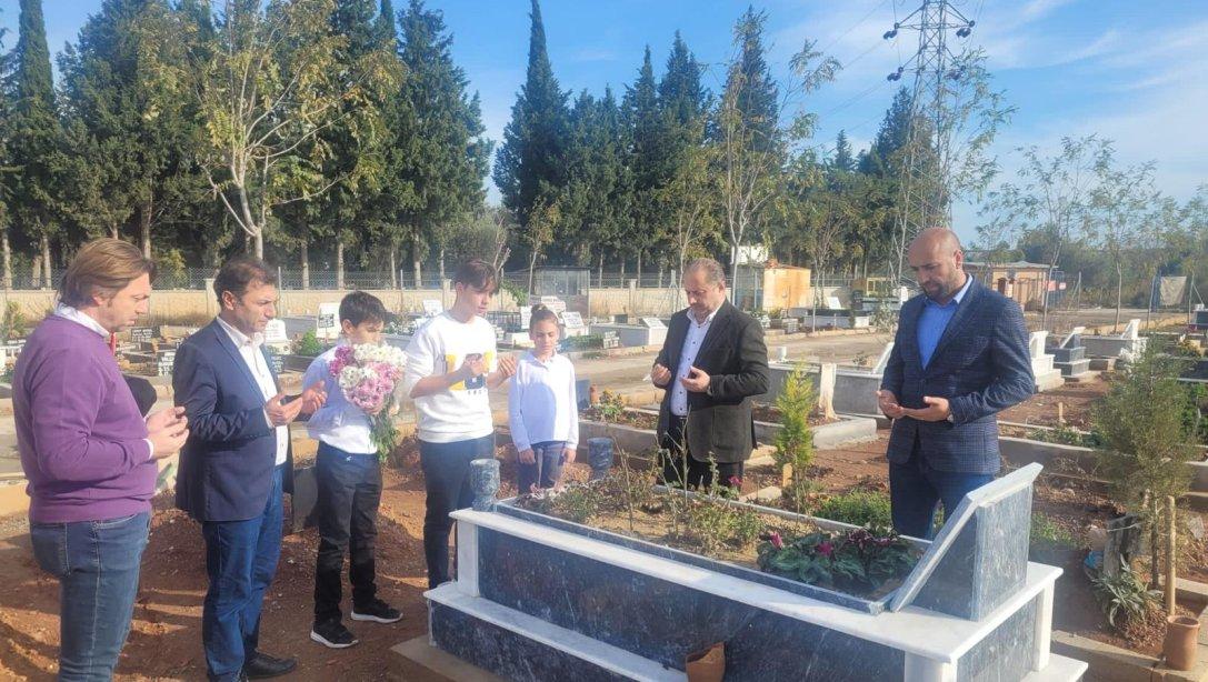 24 Kasım Öğretmenler Günü Etkinlikleri Kapsamında Mezarlık Ziyareti Yapıldı