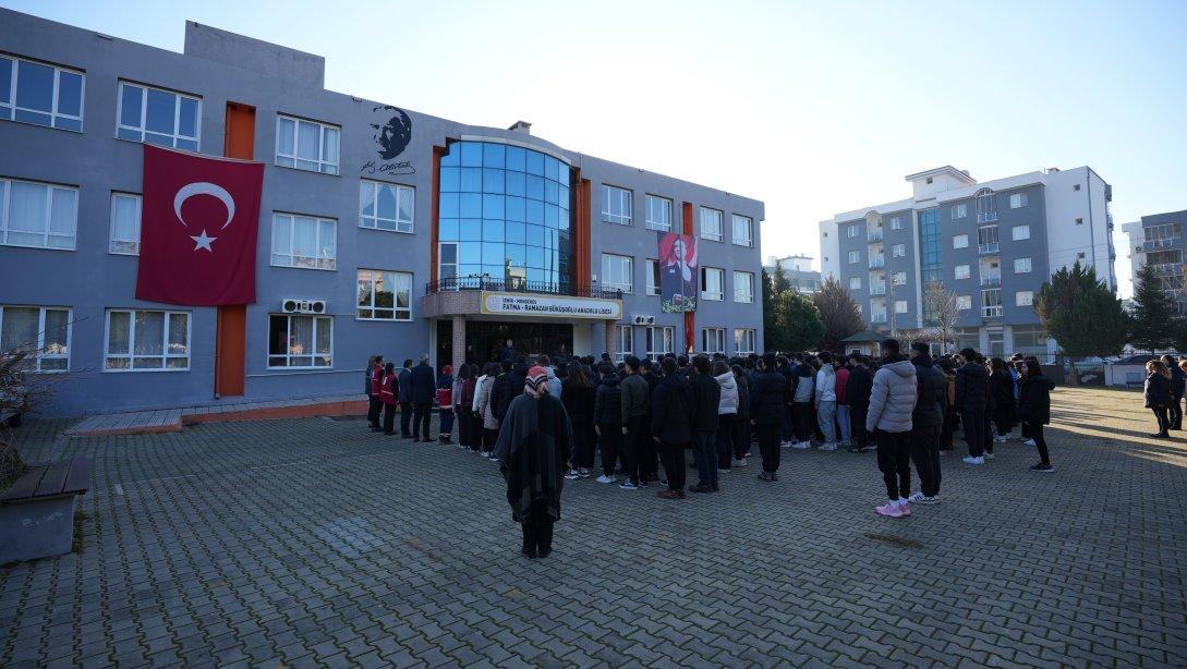 İlçemiz Fatma Ramazan Büküşoğlu Anadolu Lise'sinde 6 Şubat Depremi Anılarak Farkındalık Eğitimi Gerçekleştirildi.