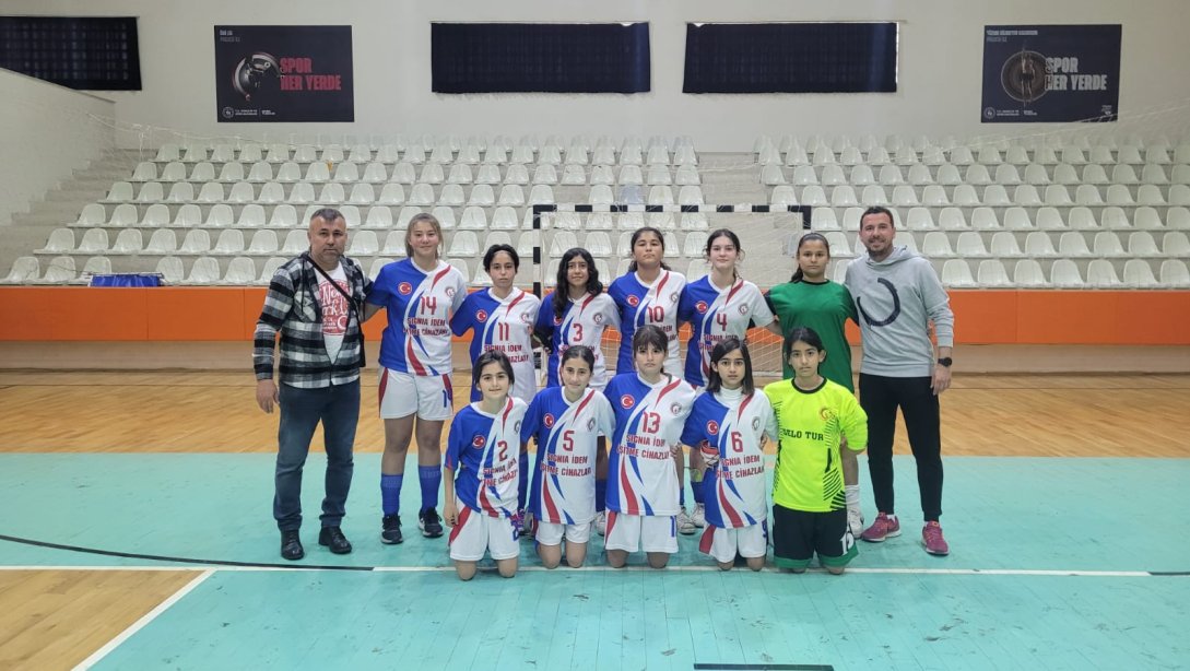 İlçemiz Şehit Hakan İncekar Ortaokulu Yıldız Kız Futsal Takımı Finalde