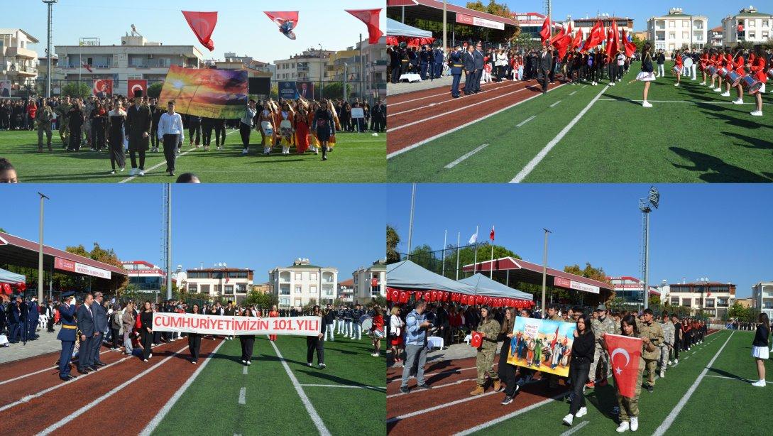 Menderes'te Cumhuriyet Bayramı'nın 101. Yılı Stadyumda Coşkuyla Kutlandı